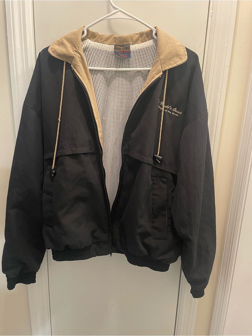 VTG Hilton active apparel windbreaker black and tan men’s Medium